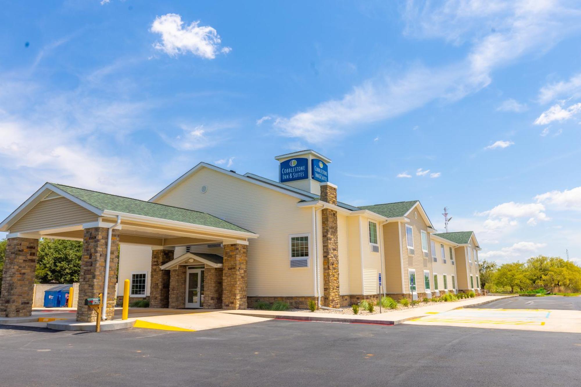 Cobblestone Inn & Suites - Winters Exterior photo