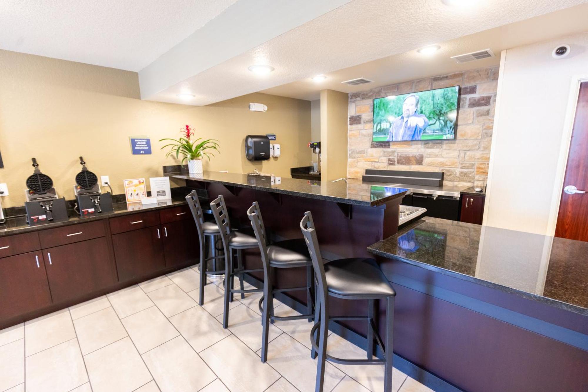 Cobblestone Inn & Suites - Winters Exterior photo