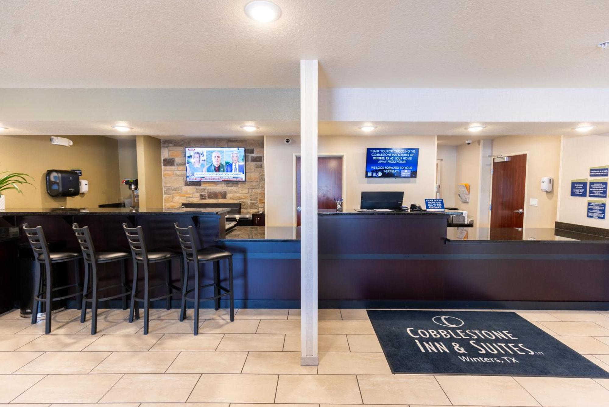 Cobblestone Inn & Suites - Winters Exterior photo