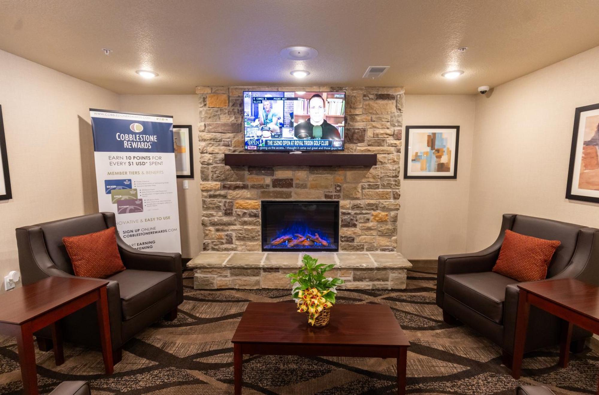 Cobblestone Inn & Suites - Winters Exterior photo