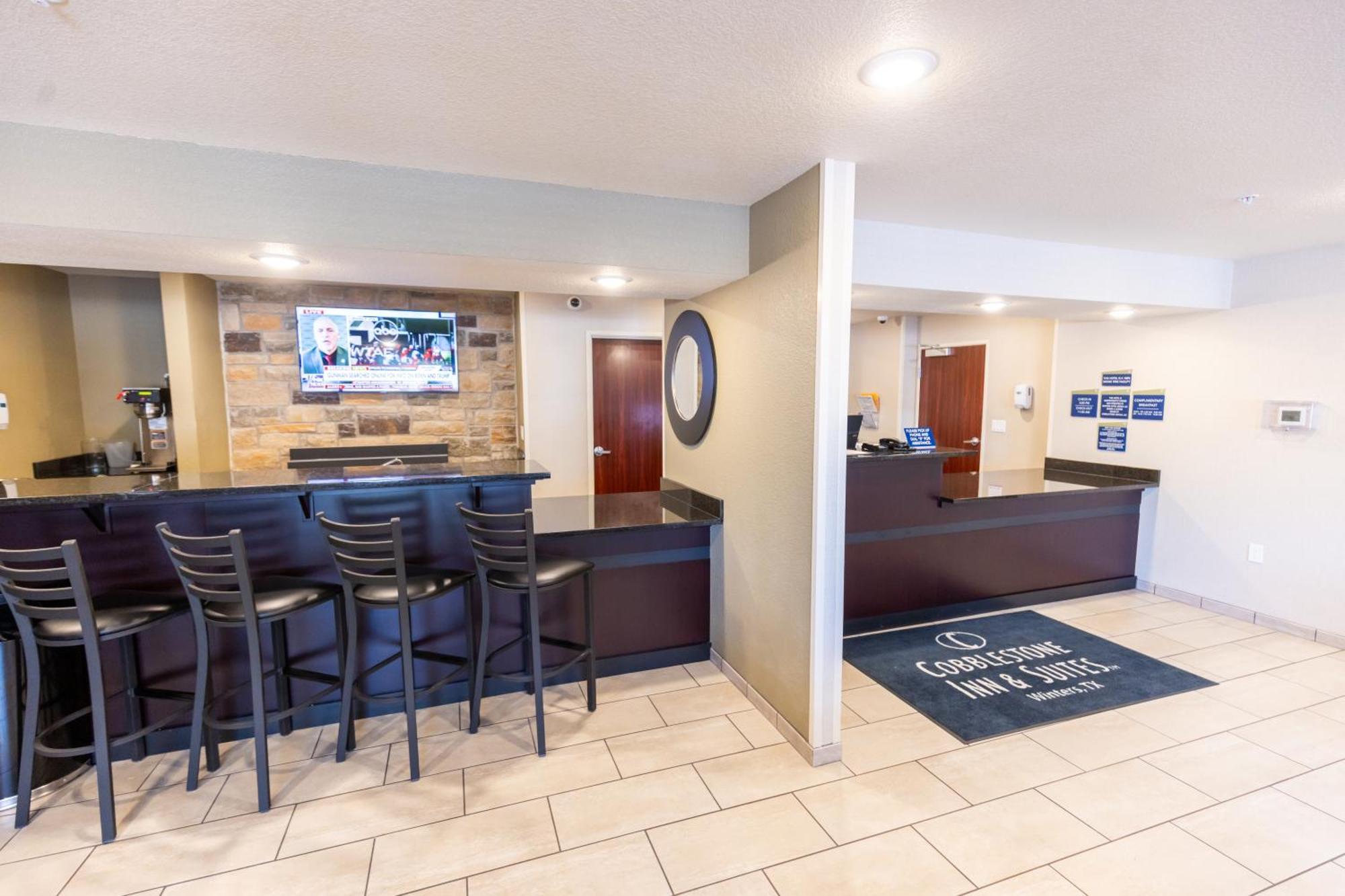 Cobblestone Inn & Suites - Winters Exterior photo