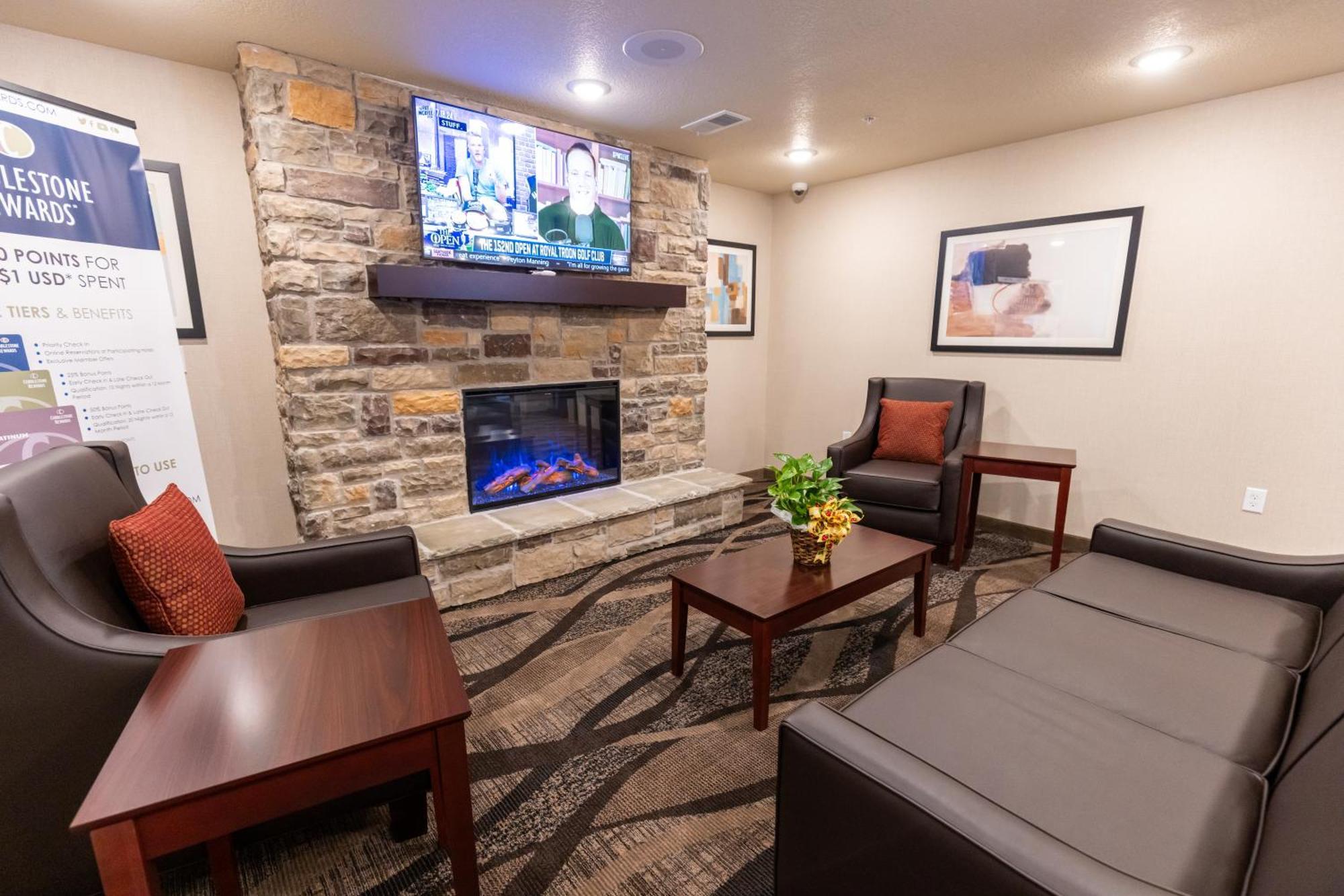 Cobblestone Inn & Suites - Winters Exterior photo