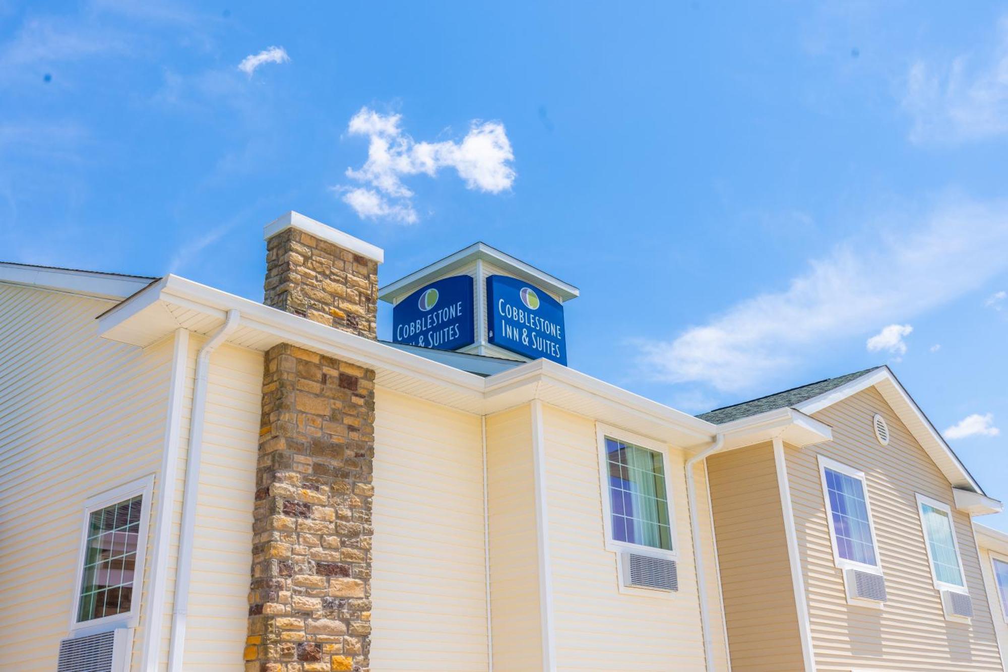 Cobblestone Inn & Suites - Winters Exterior photo