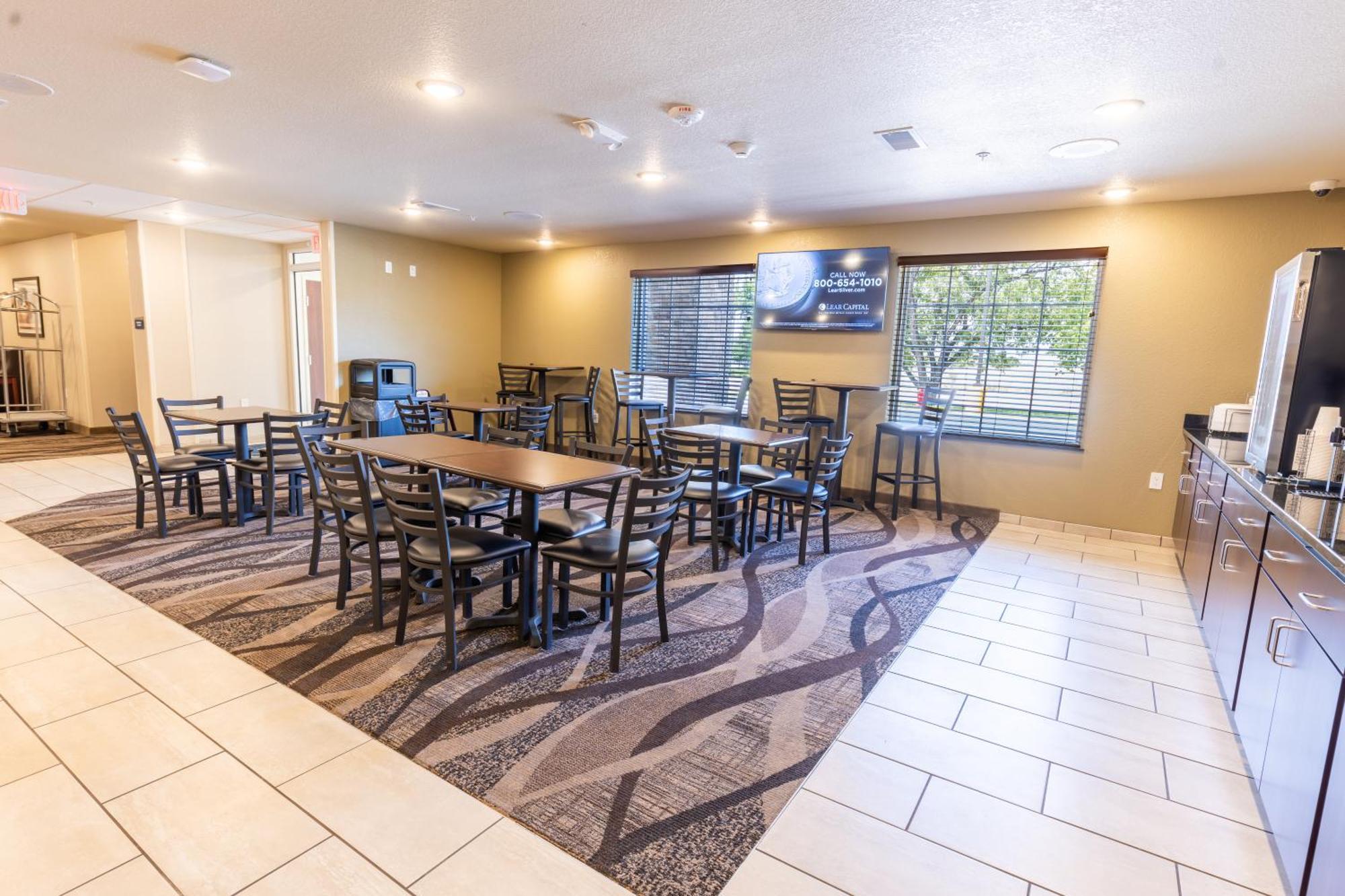 Cobblestone Inn & Suites - Winters Exterior photo