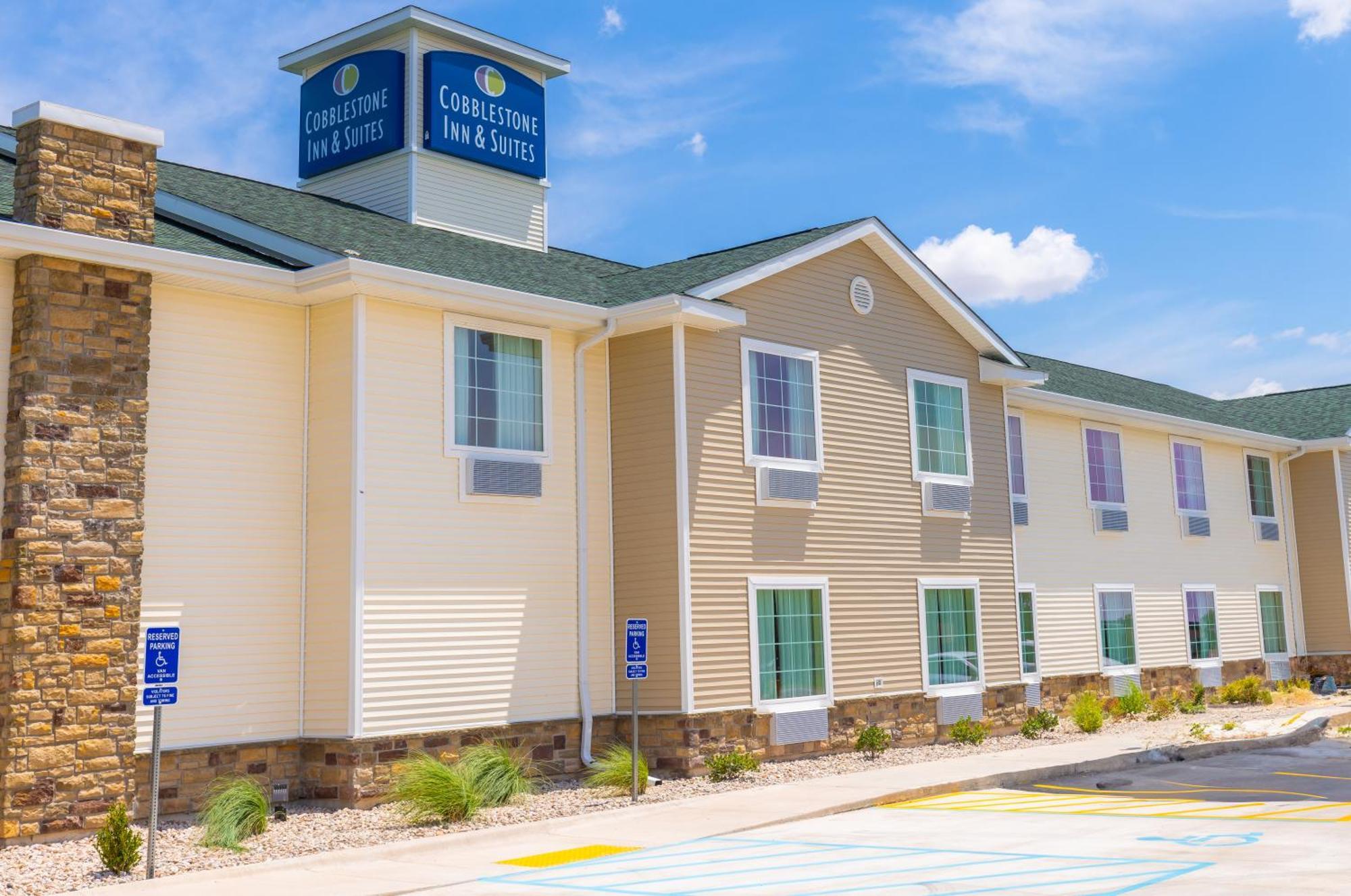 Cobblestone Inn & Suites - Winters Exterior photo