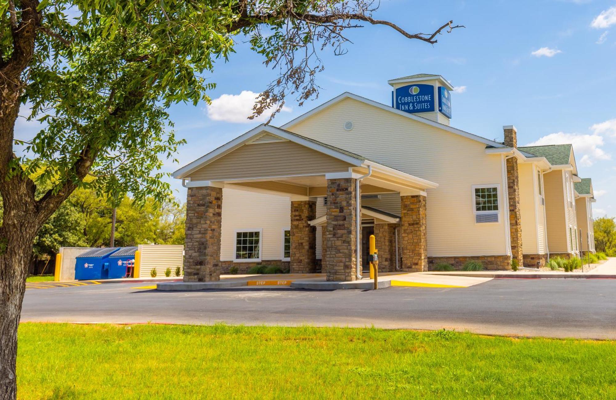 Cobblestone Inn & Suites - Winters Exterior photo