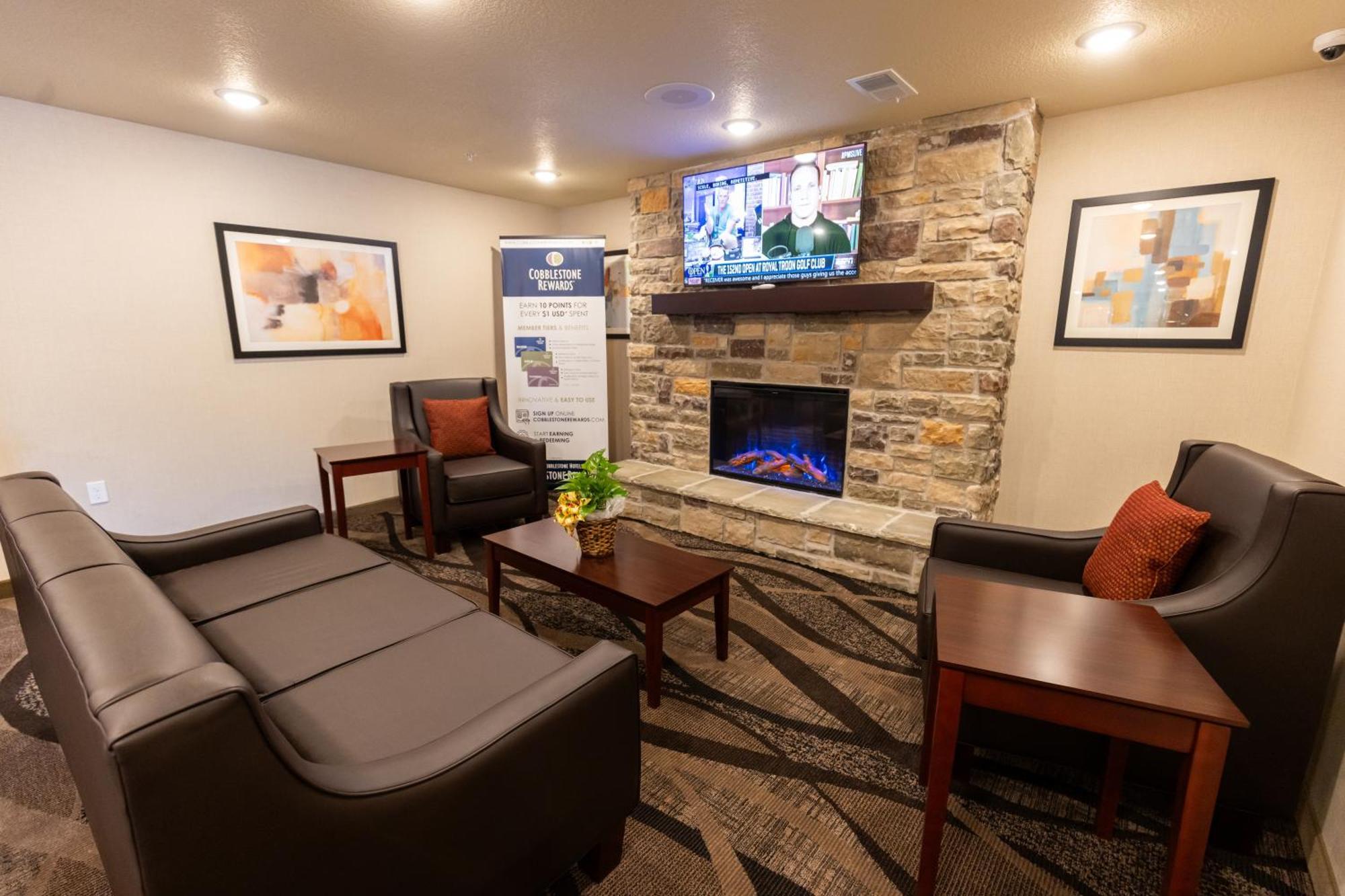 Cobblestone Inn & Suites - Winters Exterior photo