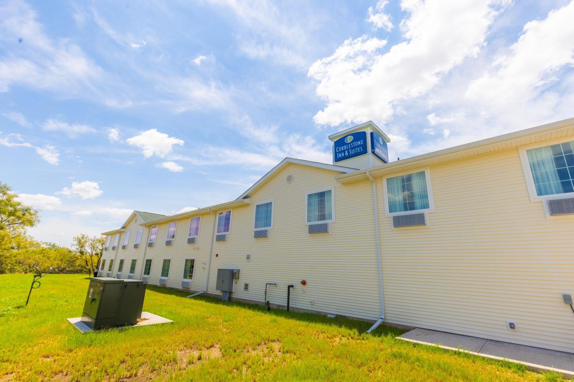 Cobblestone Inn & Suites - Winters Exterior photo